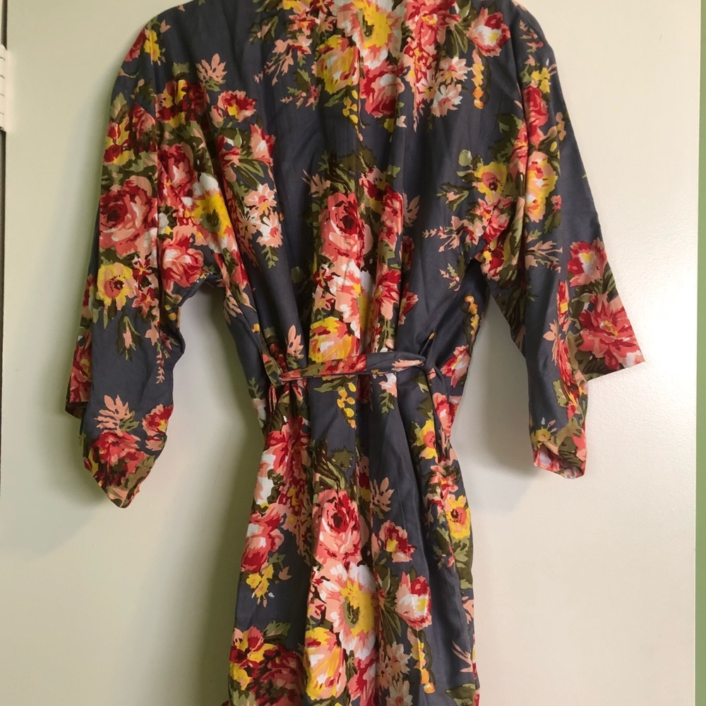 Floral Robe - Picture 2 of 2